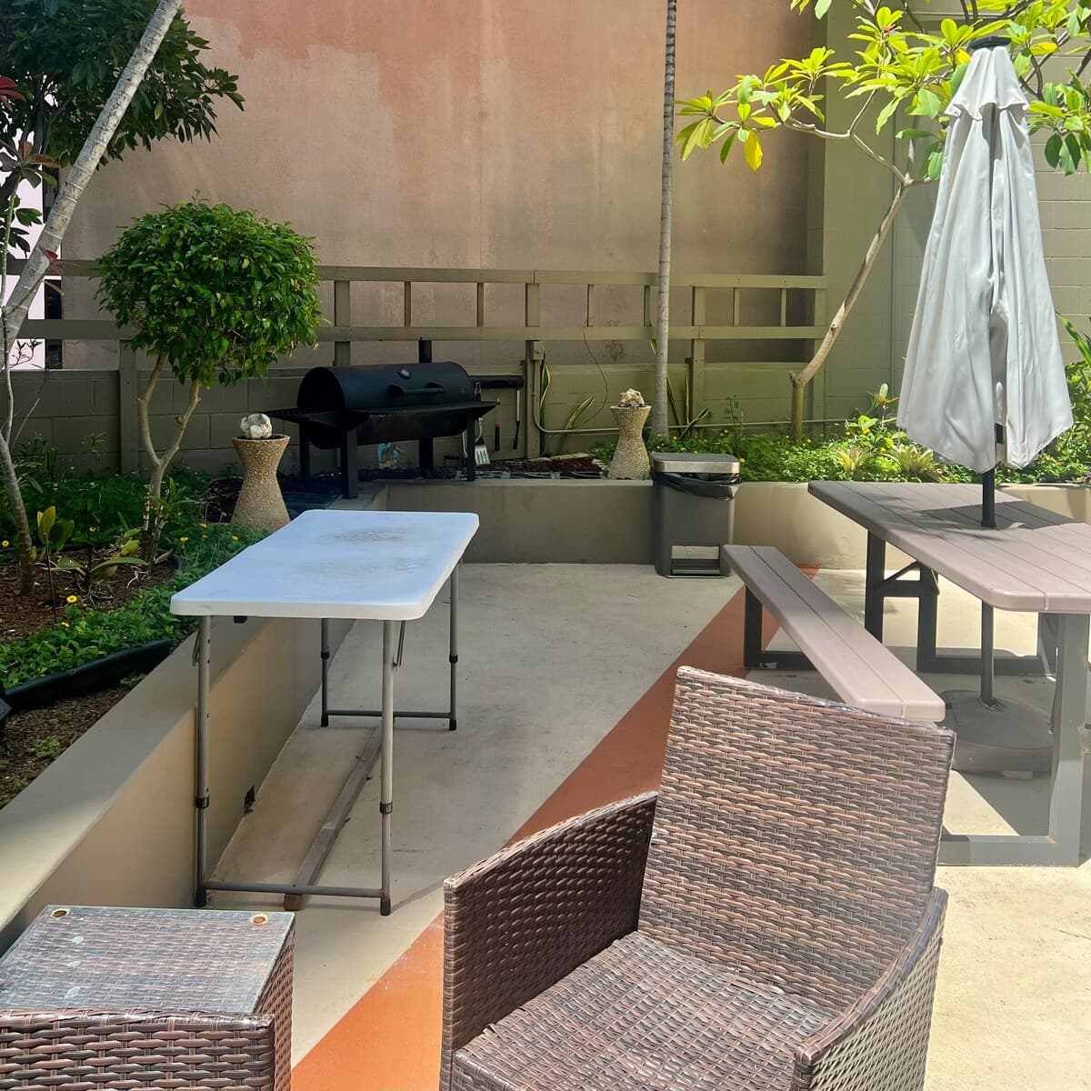 Condo in Honolulu · ★4.95 · Studio · 2 beds · 1 private bath - Photo 2