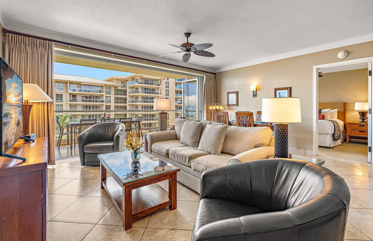 Condo in Lahaina · ★5.0 · 2 bedrooms · 3 beds · 2 baths - Photo 3