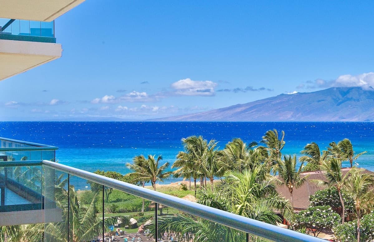 Condo in Lahaina · ★5.0 · 2 bedrooms · 3 beds · 2 baths - Photo 2