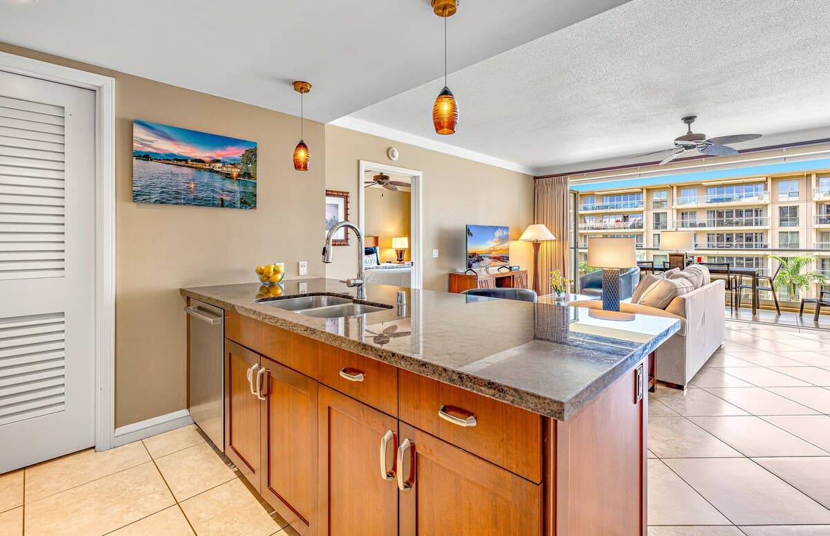 Condo in Lahaina · ★5.0 · 2 bedrooms · 3 beds · 2 baths - Photo 5