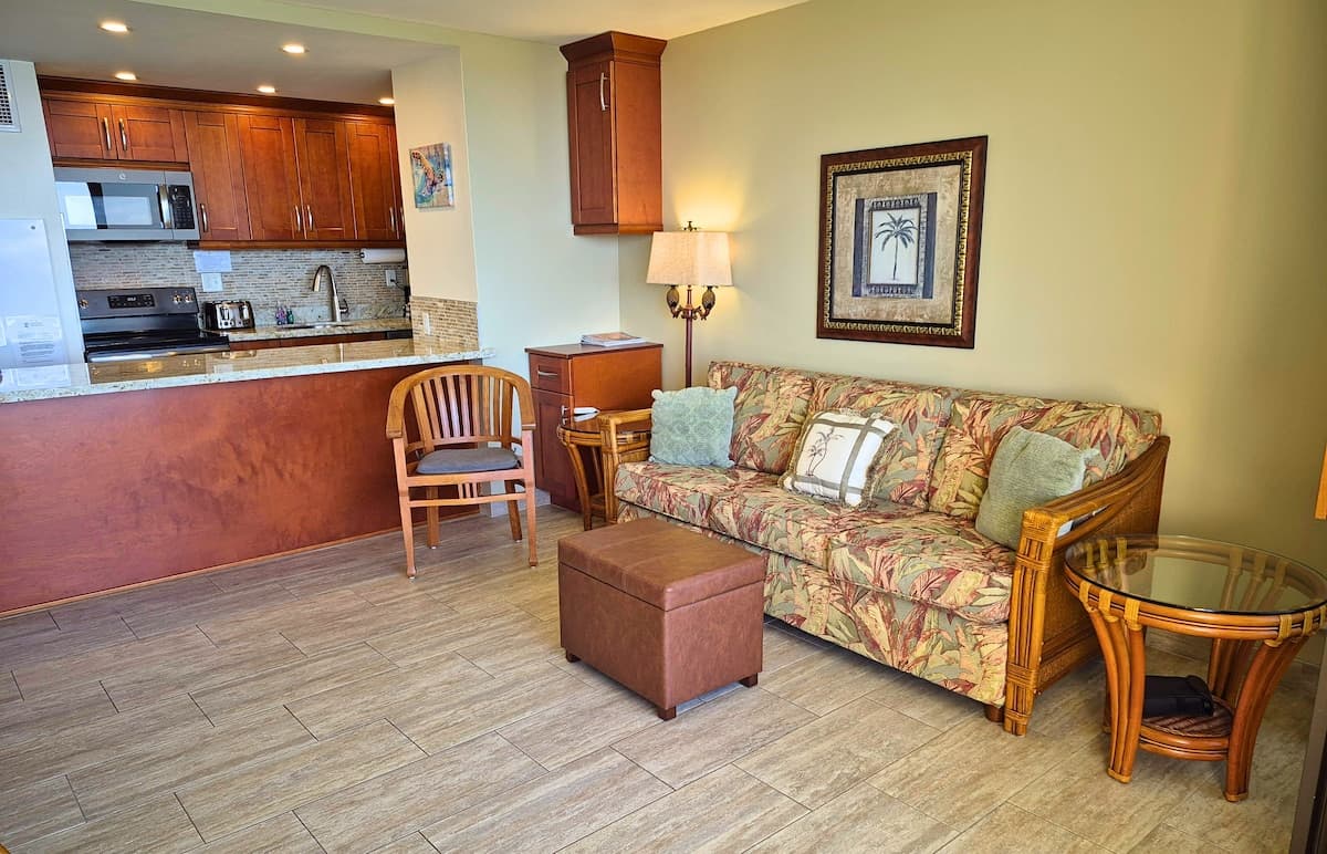Condo in Kihei · ★4.85 · 1 bedroom · 2 beds · 1 bath - Photo 4