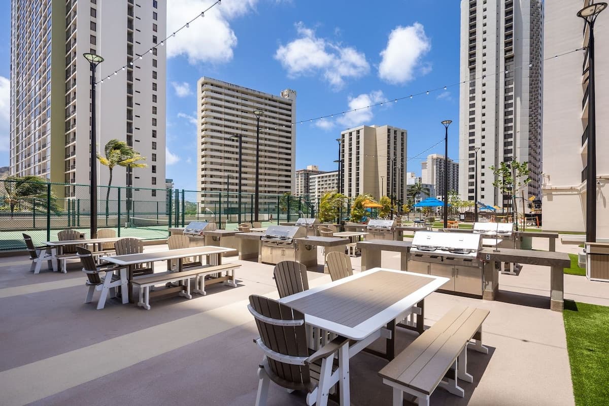 Condo in Honolulu · ★4.69 · 1 bedroom · 4 beds · 1 shared bath - Photo 5