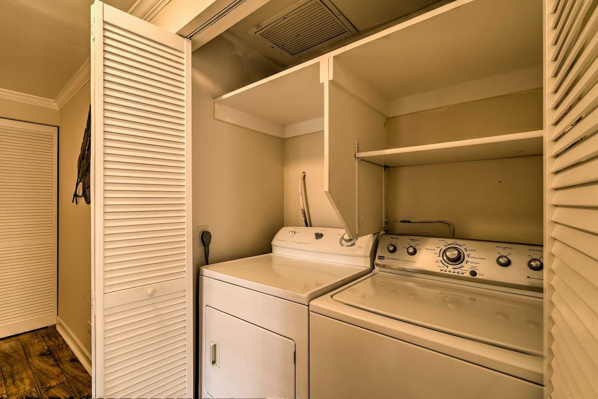Downtown Air Conditioned Condo Walk to Beaches - Photo 4