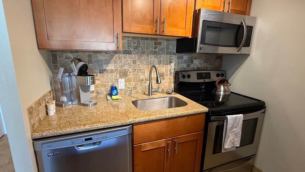 Condo in Lahaina · ★4.85 · 1 bedroom · 1 bed · 1 bath - Photo 3