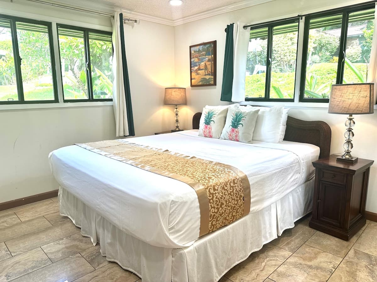 Home in Lahaina · ★4.92 · 3 bedrooms · 4 beds · 2 private baths - Photo 2