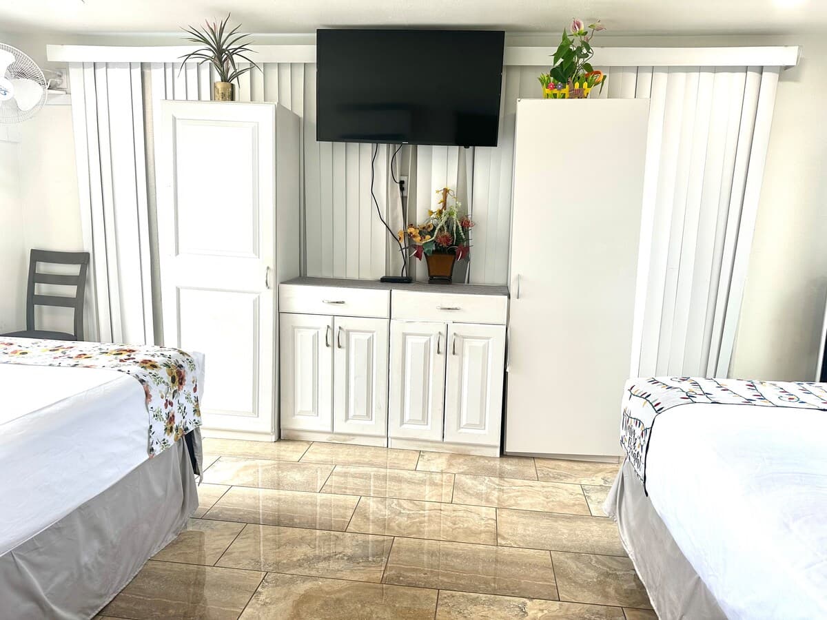 Home in Lahaina · ★4.92 · 3 bedrooms · 4 beds · 2 private baths - Photo 3