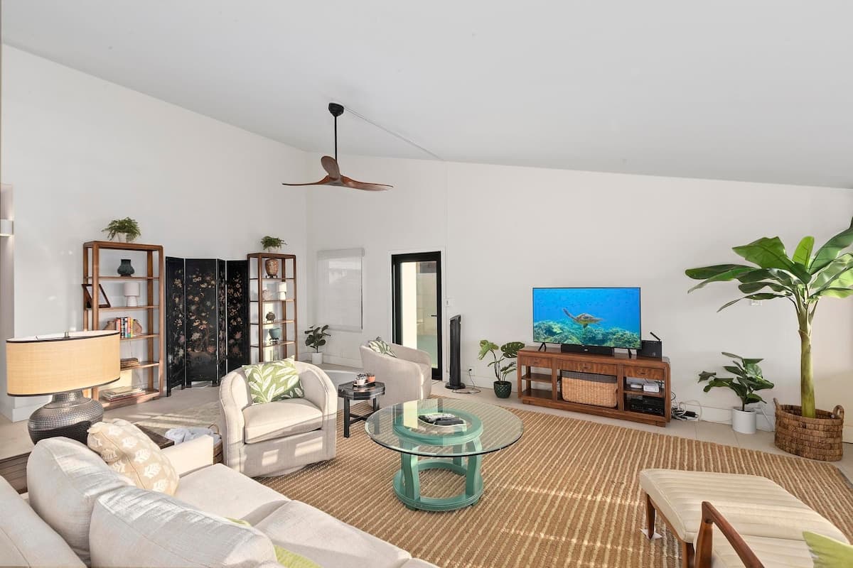Condo in Kihei · ★4.85 · 2 bedrooms · 2 beds · 2 baths - Photo 4