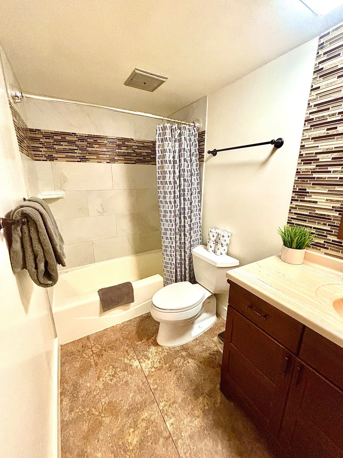 Condo in Honolulu · ★4.6 · 1 bedroom · 1 bed · 1 private bath - Photo 5
