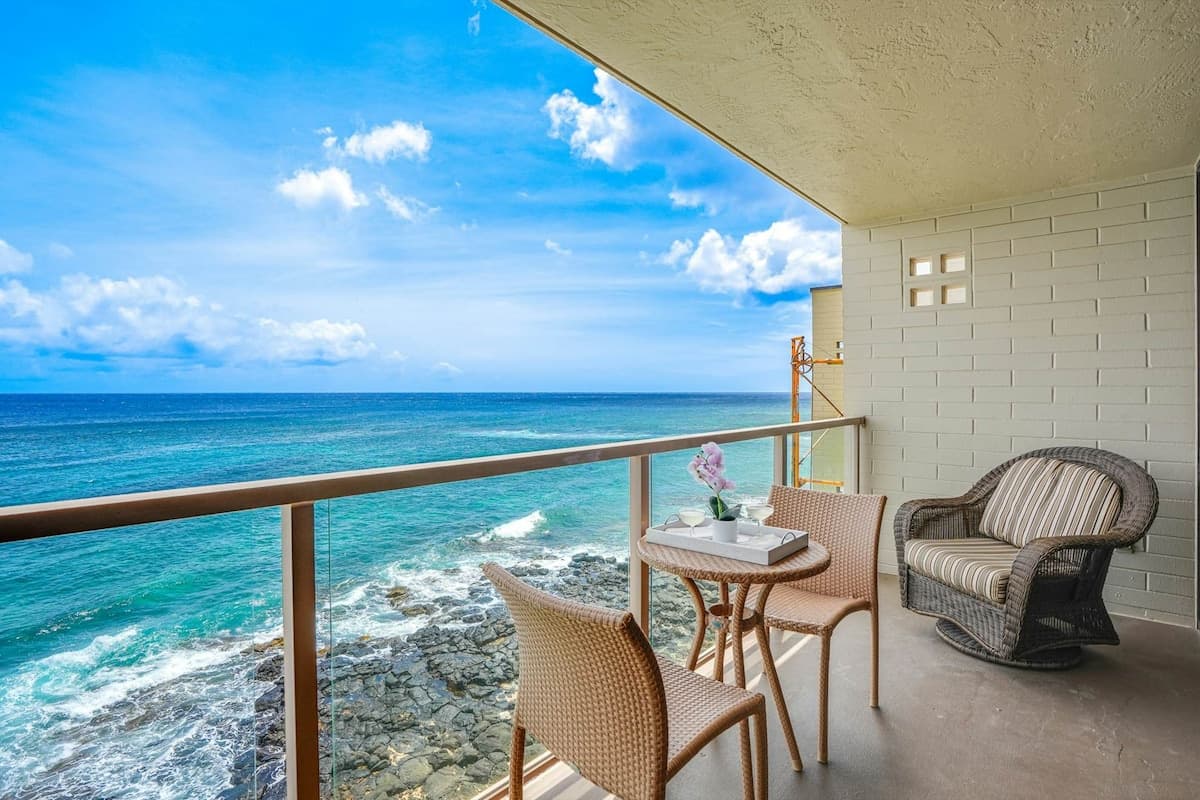 2BR Oceanfront 4th-Floor | Balcony | Kitchenette - Photo 2