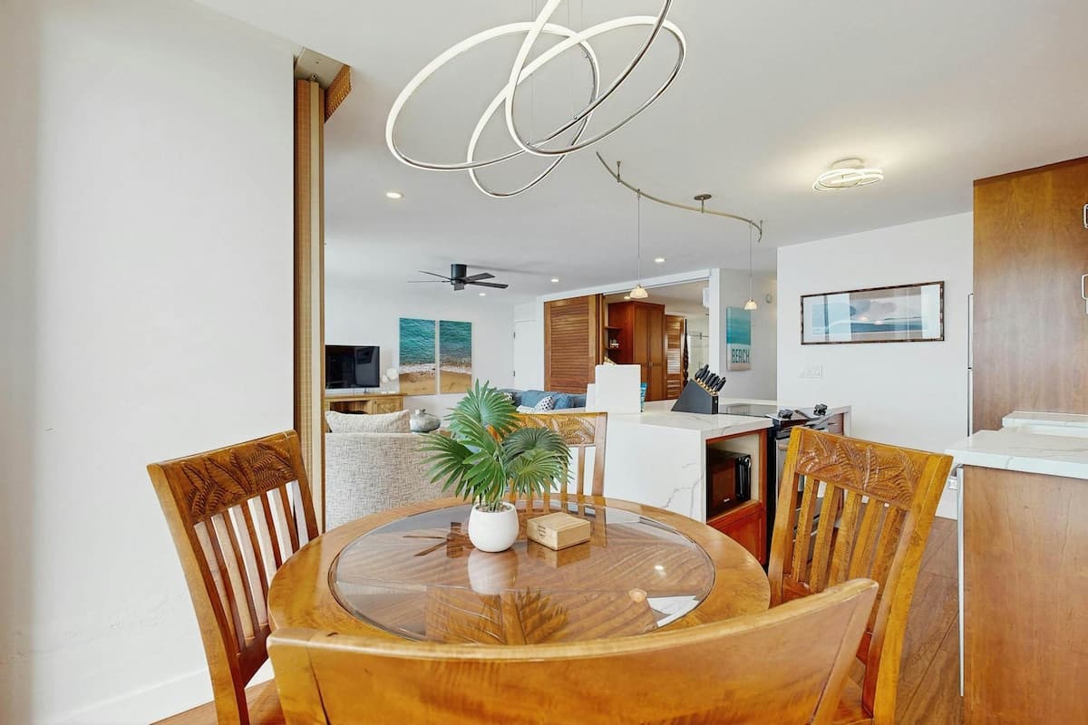 2BR Oceanfront 4th-Floor | Balcony | Kitchenette - Photo 5