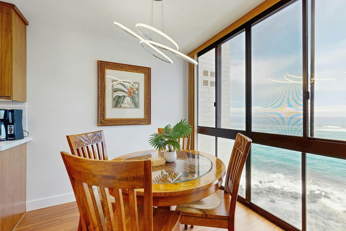 2BR Oceanfront 4th-Floor | Balcony | Kitchenette - Photo 4