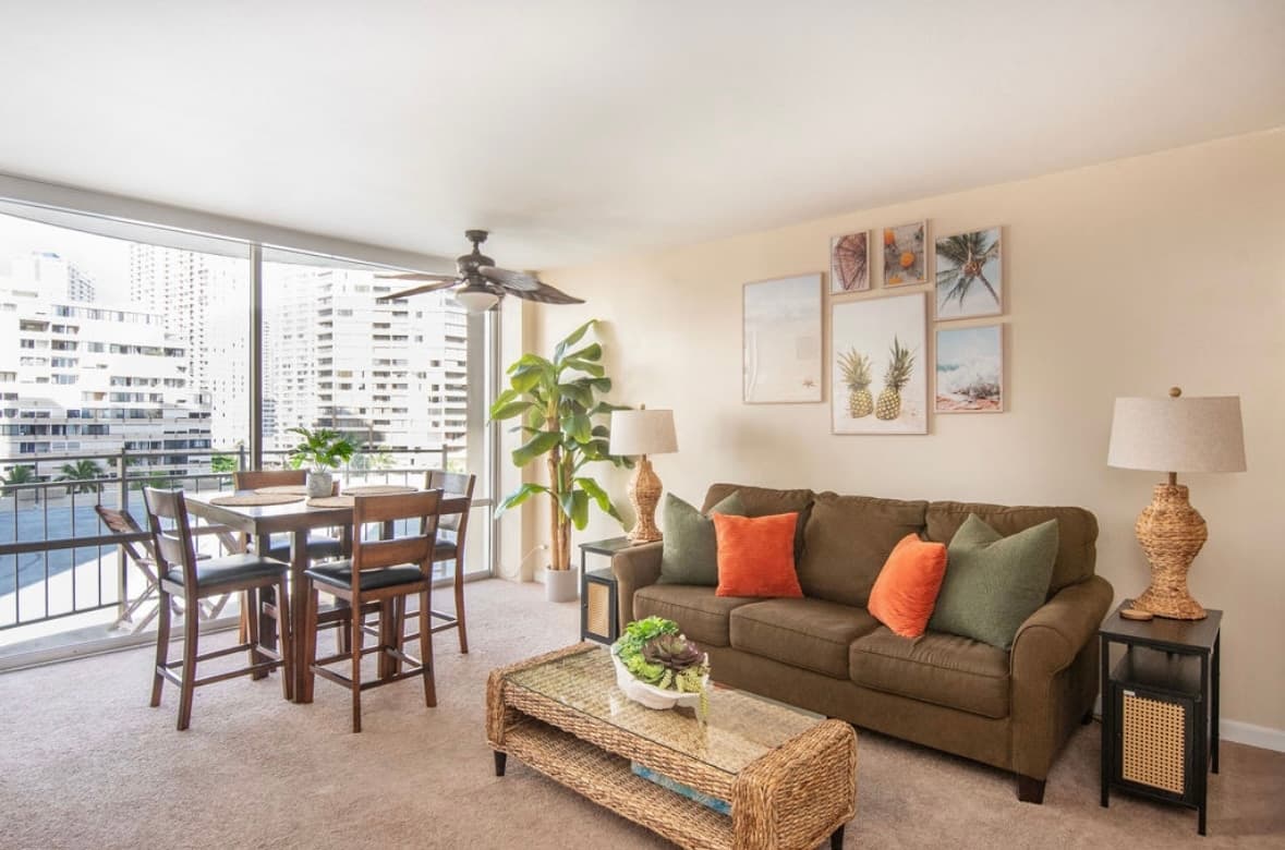 Condo in Honolulu · ★4.98 · 1 bedroom · 2 beds · 1 private bath - Photo 4