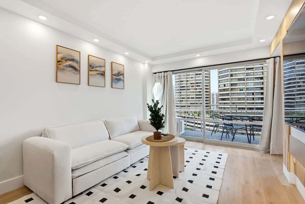 Condo in Honolulu · ★4.51 · 1 bedroom · 3 beds · 1 private bath - Photo 5