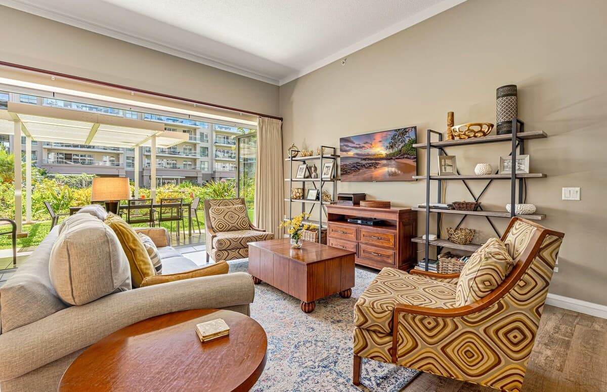 Condo in Lahaina · ★5.0 · 2 bedrooms · 3 beds · 2 baths - Photo 4