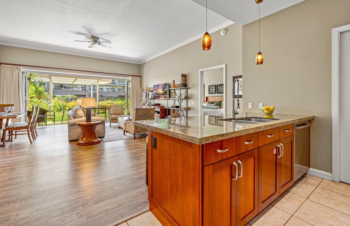 Condo in Lahaina · ★5.0 · 2 bedrooms · 3 beds · 2 baths - Photo 3