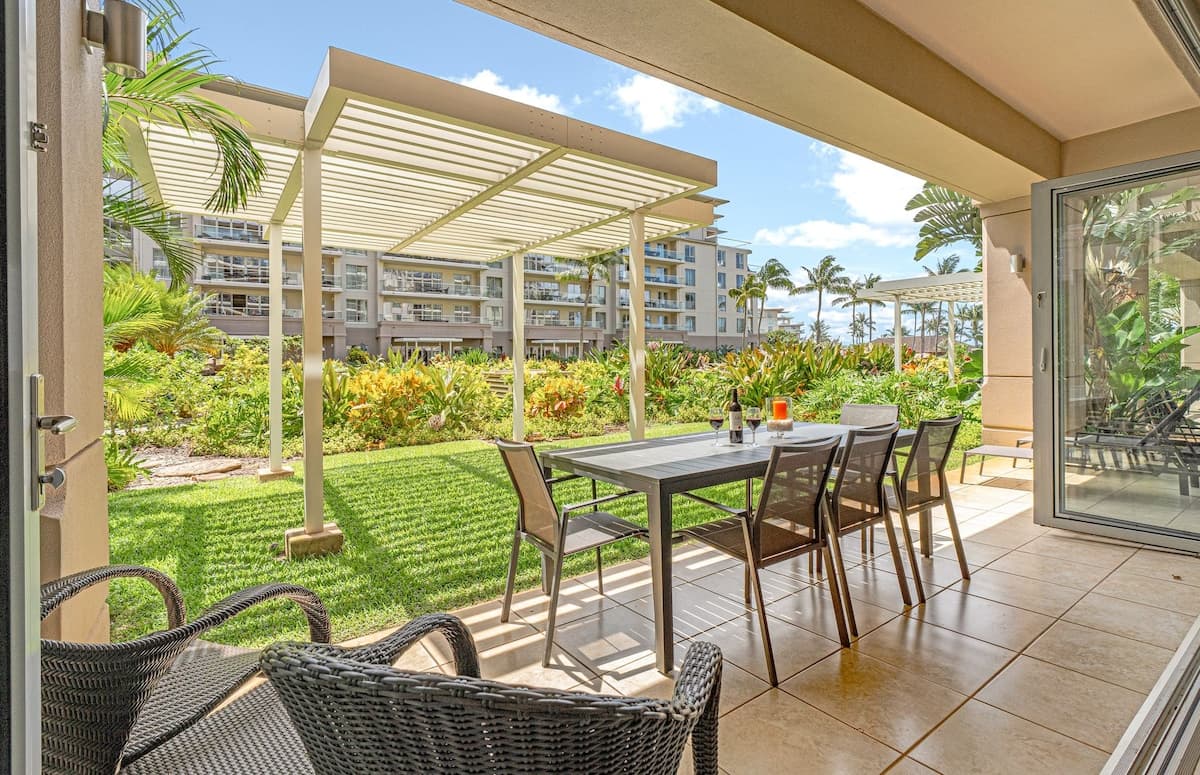 Condo in Lahaina · ★5.0 · 2 bedrooms · 3 beds · 2 baths - Photo 1