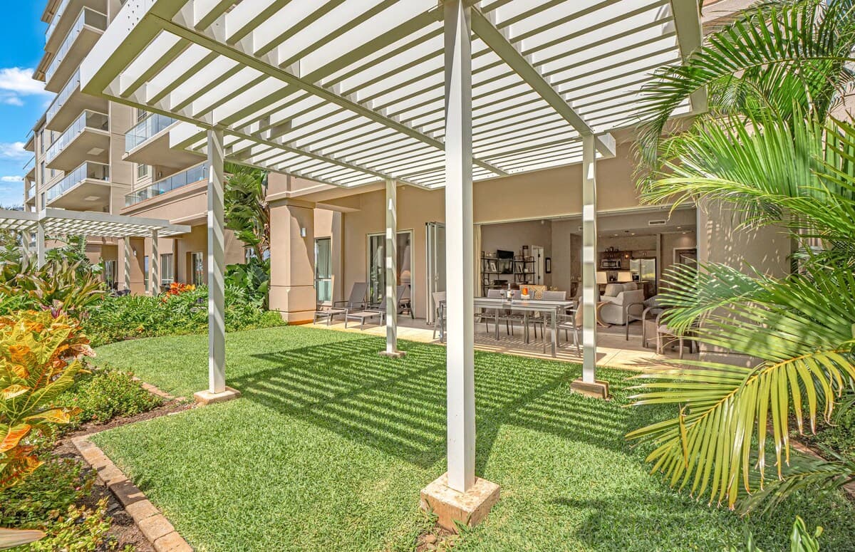 Condo in Lahaina · ★5.0 · 2 bedrooms · 3 beds · 2 baths - Photo 2