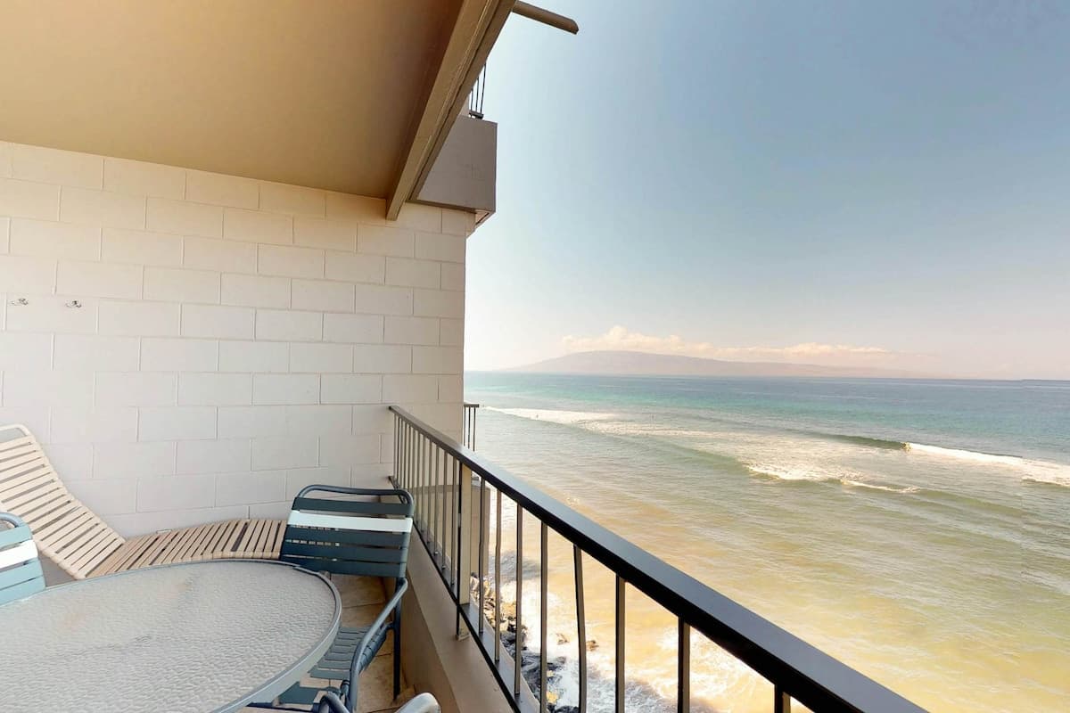 Condo in Lahaina · ★4.63 · 1 bedroom · 2 beds · 1 shared bath - Photo 1