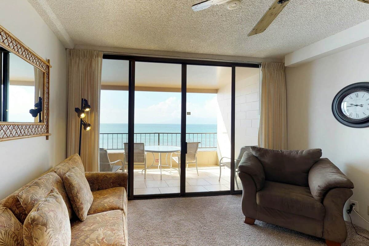 Condo in Lahaina · ★4.45 · 2 bedrooms · 4 beds · 2 shared baths - Photo 3