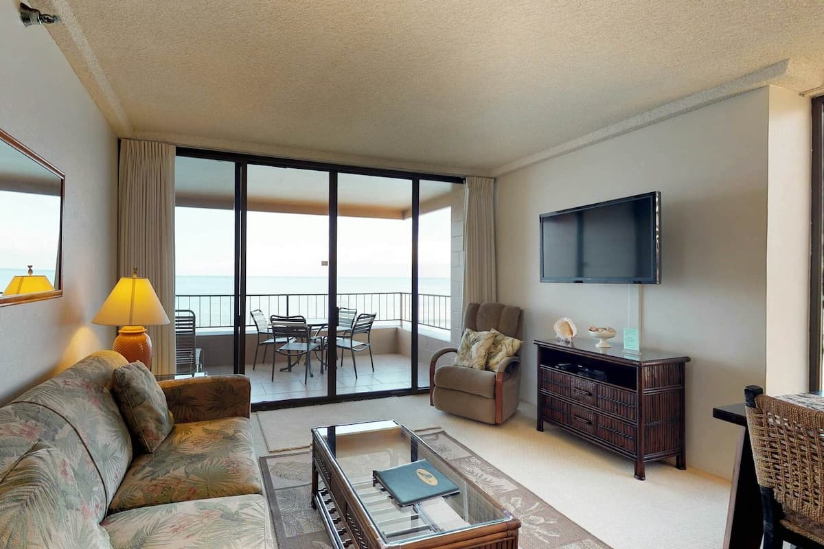 Condo in Lahaina · ★4.45 · 2 bedrooms · 4 beds · 2 shared baths - Photo 5