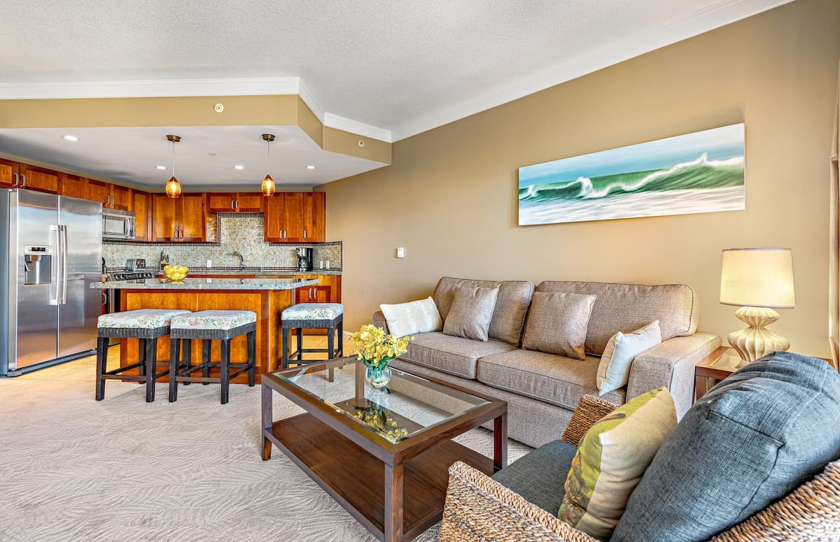 Condo in Lahaina · ★4.9 · Studio · 2 beds · 1 bath - Photo 4