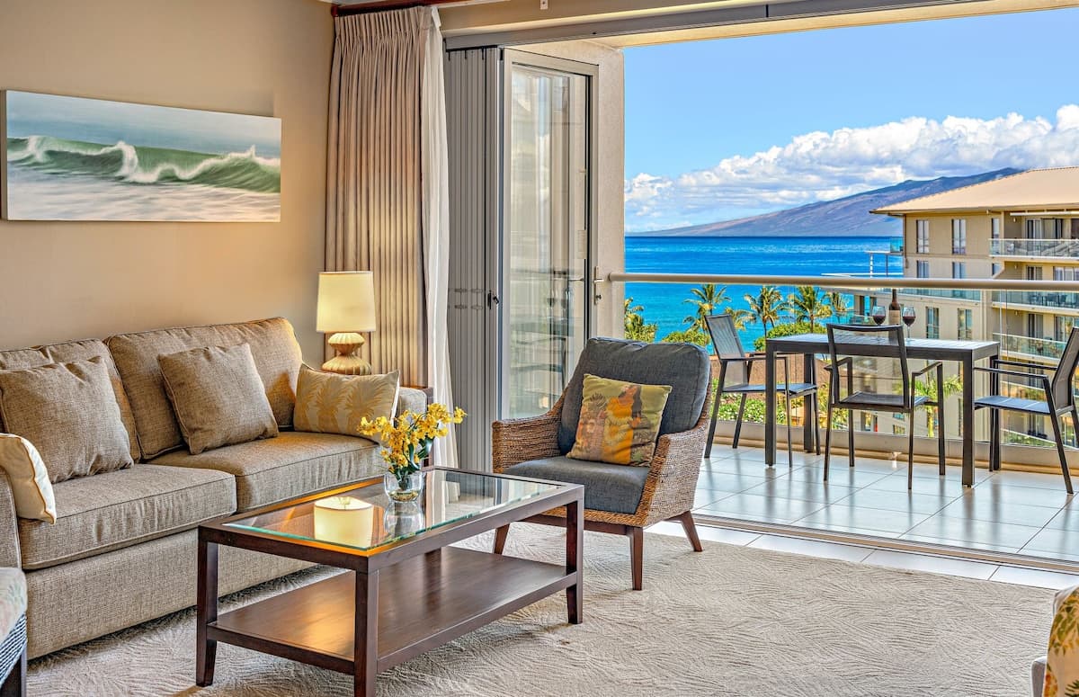 Condo in Lahaina · ★4.9 · Studio · 2 beds · 1 bath - Photo 3