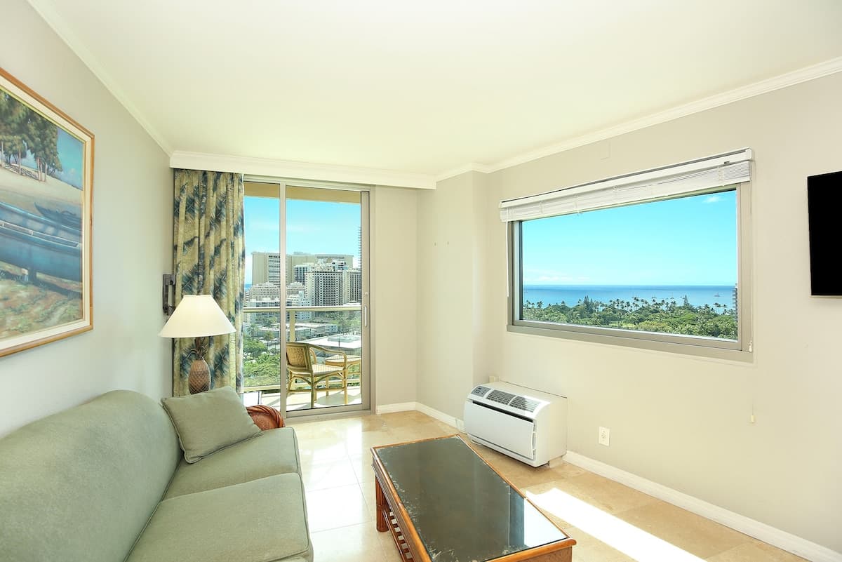 Condo in Honolulu · ★4.81 · 1 bedroom · 1 bed · 1 private bath - Photo 3