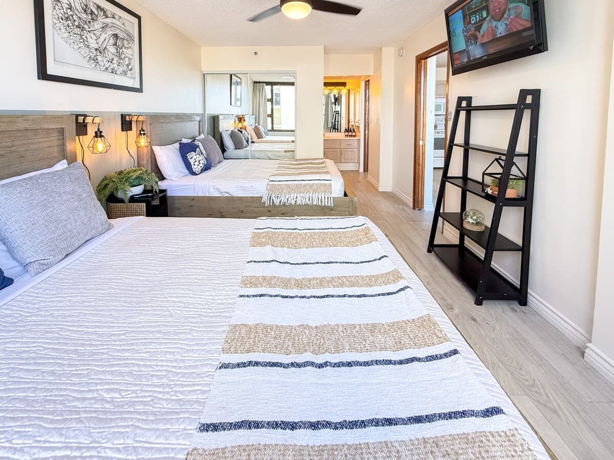 Condo in Honolulu · ★4.79 · 1 bedroom · 4 beds · 1 private bath - Photo 5