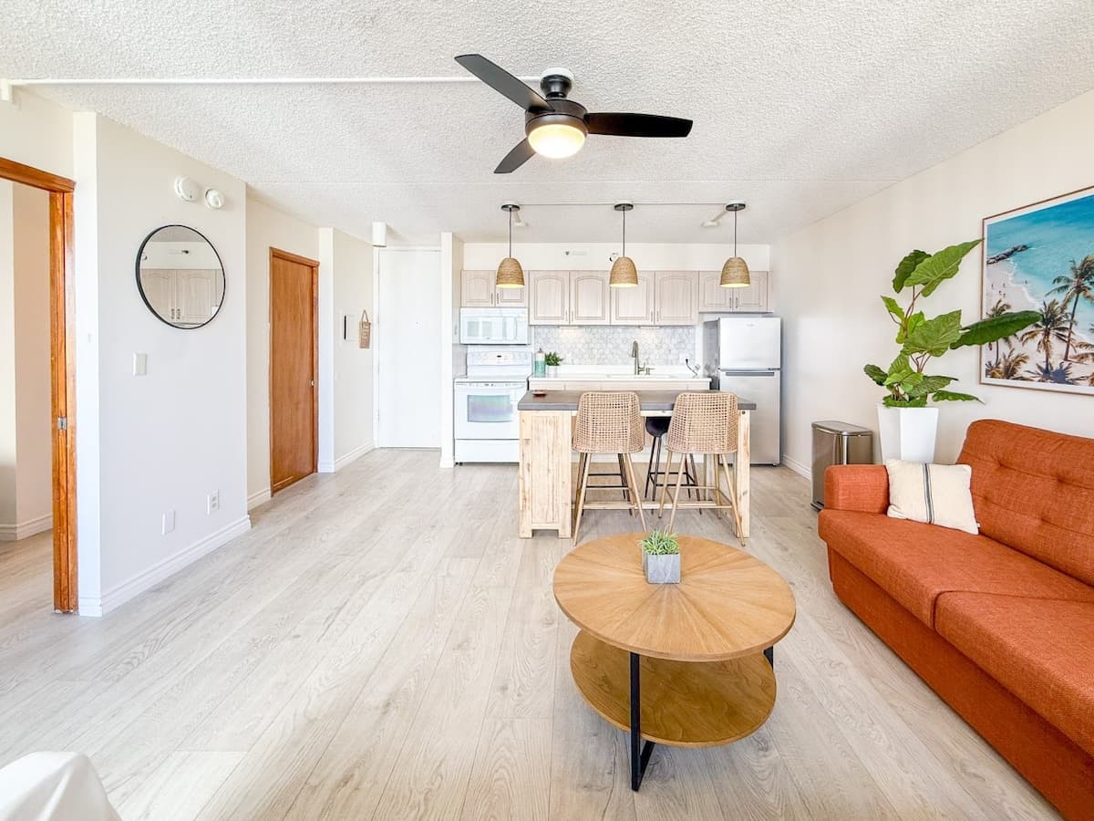 Condo in Honolulu · ★4.79 · 1 bedroom · 4 beds · 1 private bath - Photo 4