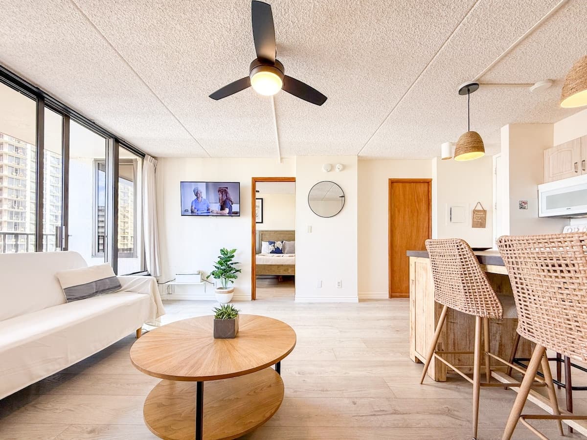Condo in Honolulu · ★4.79 · 1 bedroom · 4 beds · 1 private bath - Photo 3