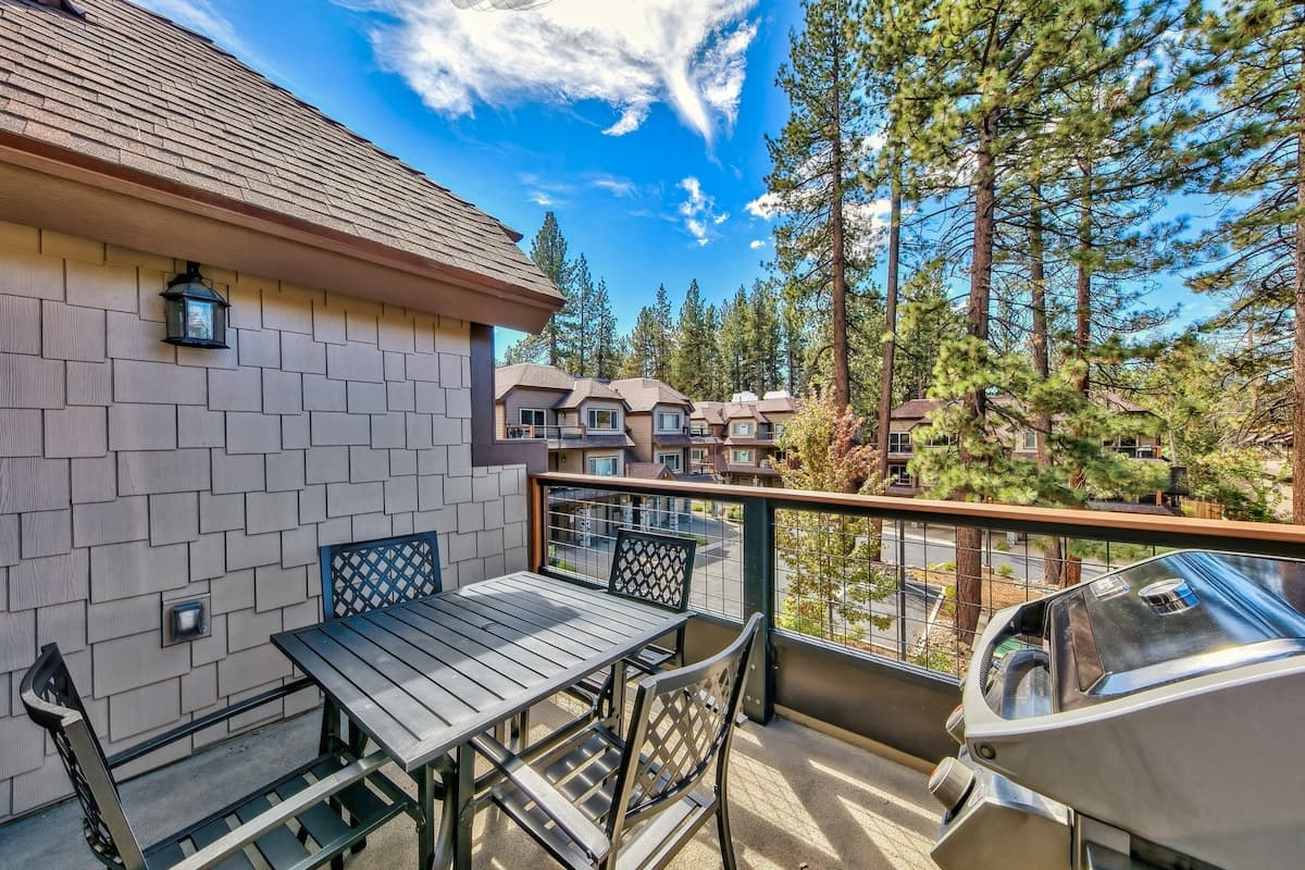 New 4BR Townhouse, Walk to Casinos & Lake - Photo 2