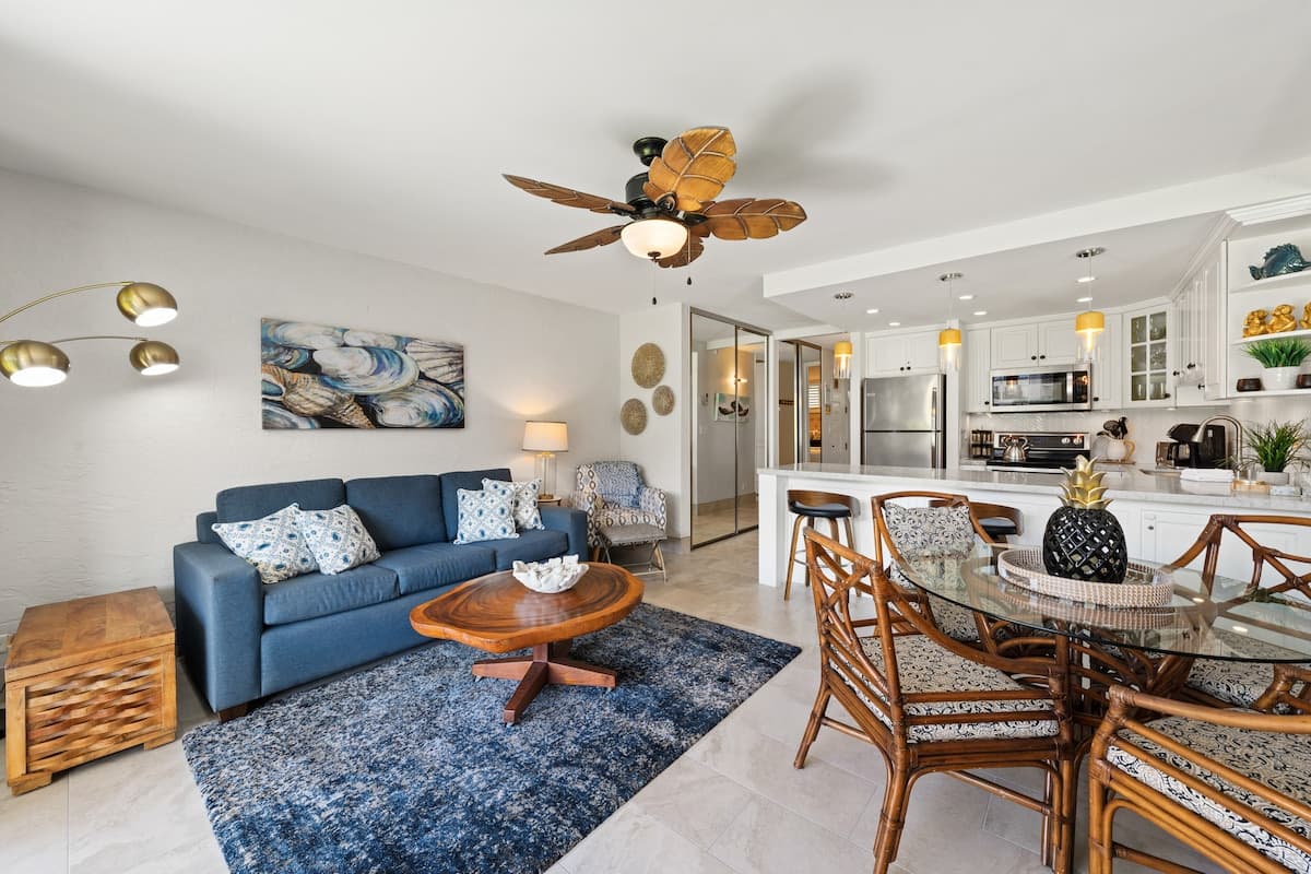 Condo in Lahaina · ★4.97 · 1 bedroom · 2 beds · 1 bath - Photo 4