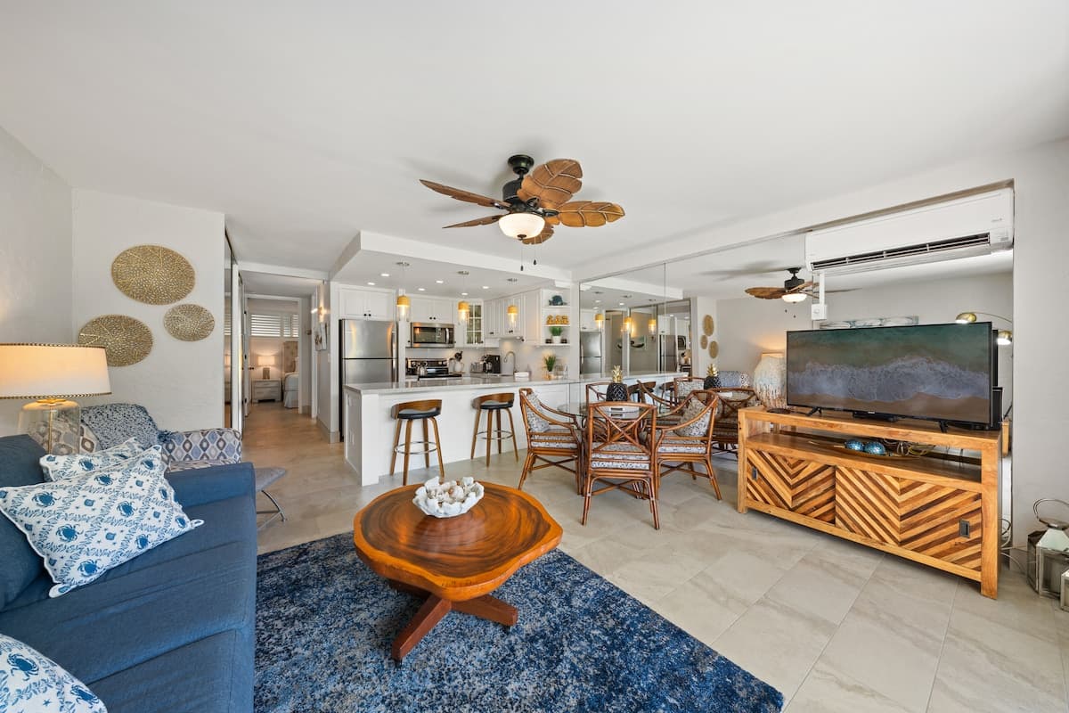 Condo in Lahaina · ★4.97 · 1 bedroom · 2 beds · 1 bath - Photo 3