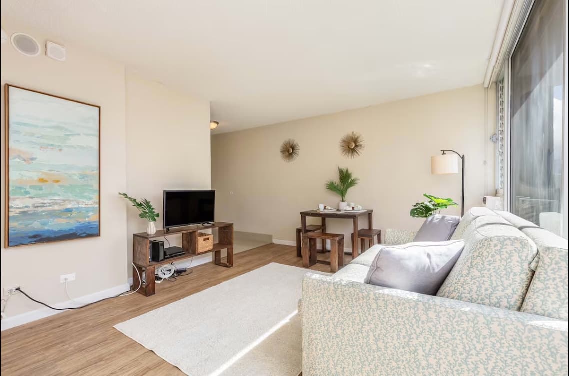 Condo in Honolulu · ★5.0 · 1 bedroom · 2 beds · 1 private bath - Photo 3