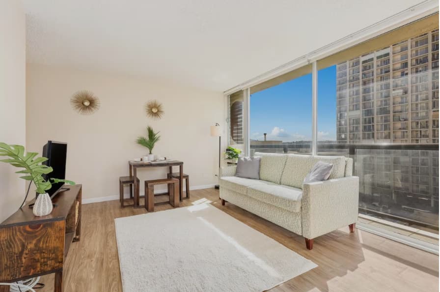 Condo in Honolulu · ★5.0 · 1 bedroom · 2 beds · 1 private bath - Photo 1