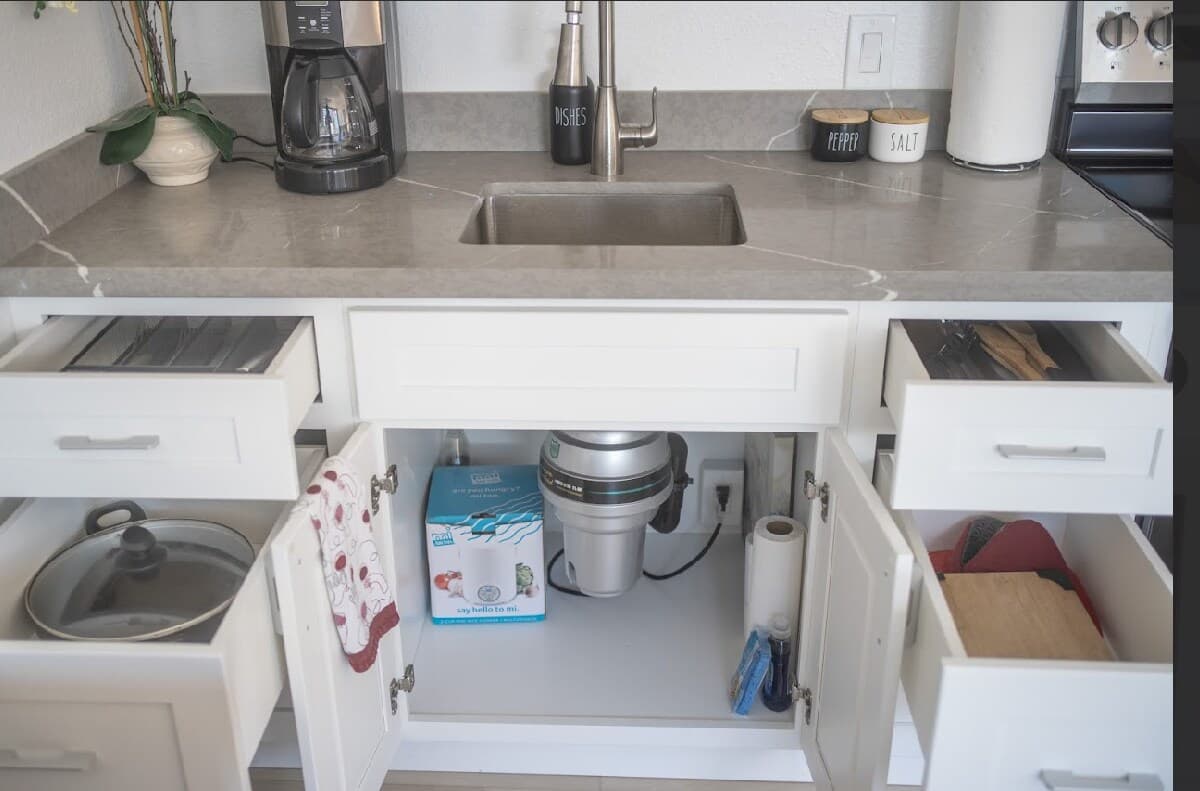 Condo in Honolulu · ★4.68 · Studio · 1 bed · 1 private bath - Photo 5