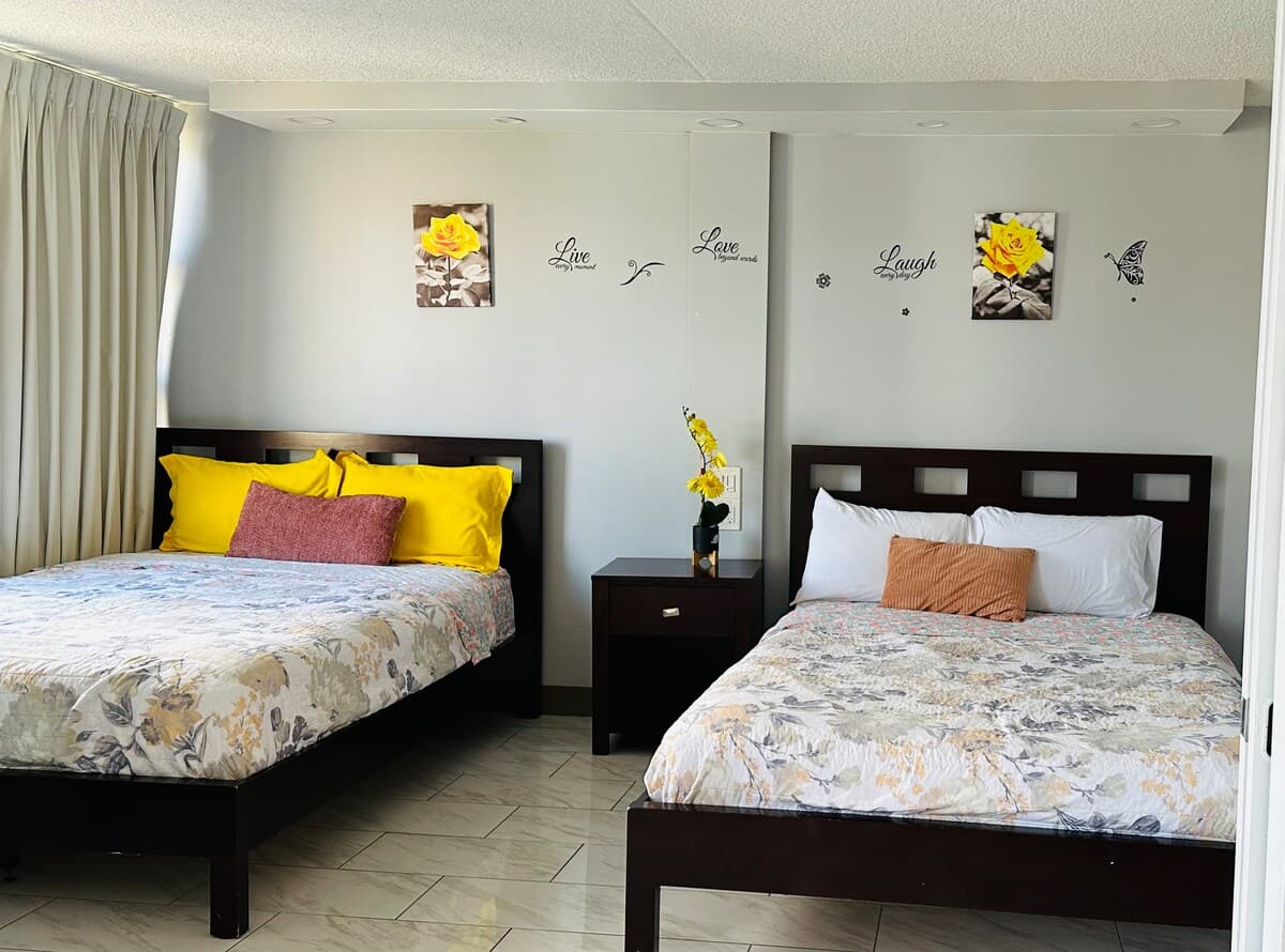 Condo in Honolulu · ★4.73 · 1 bedroom · 3 beds · 1 private bath - Photo 3