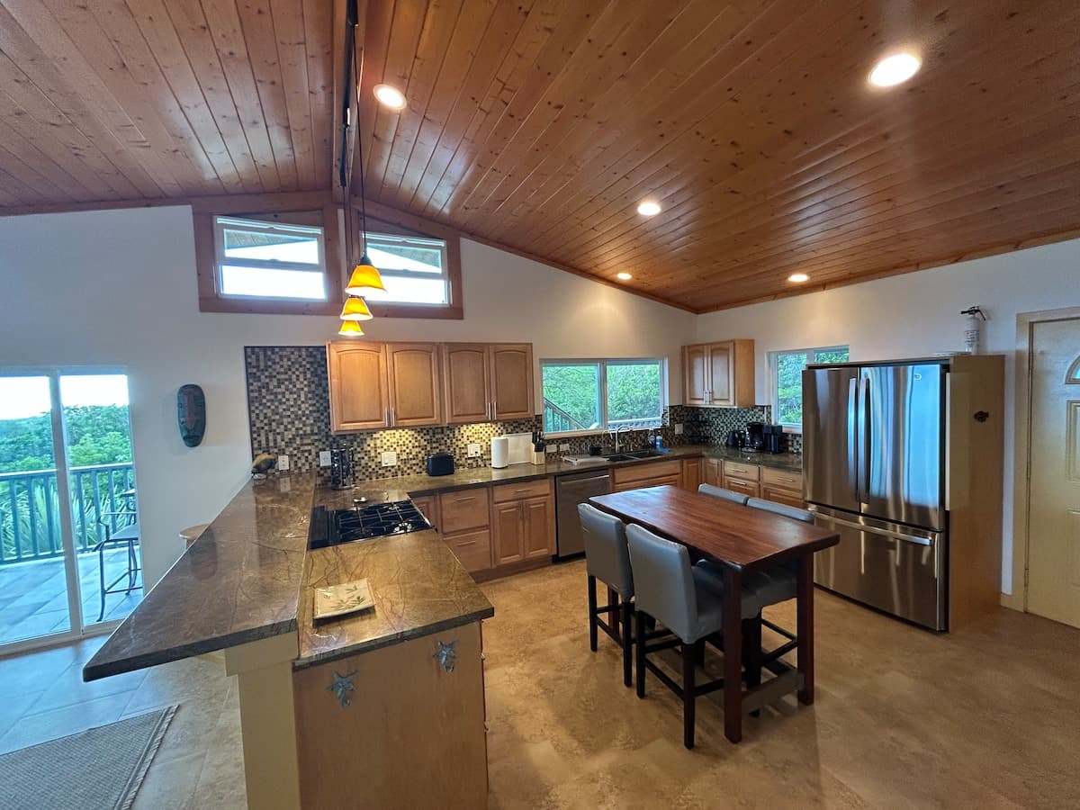 Home in Naalehu · ★4.96 · 2 bedrooms · 2 beds · 2 baths - Photo 5