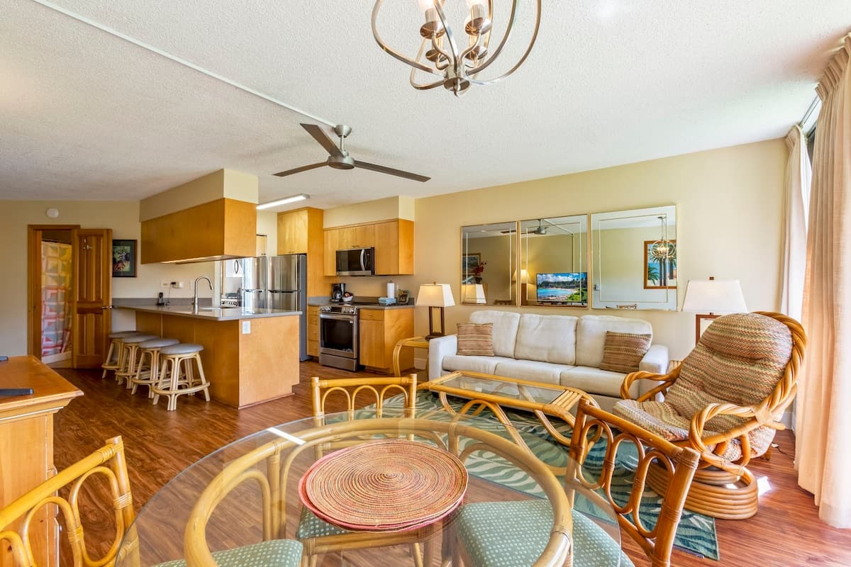 Condo in Kihei · ★4.94 · 1 bedroom · 2 beds · 2 private baths - Photo 2