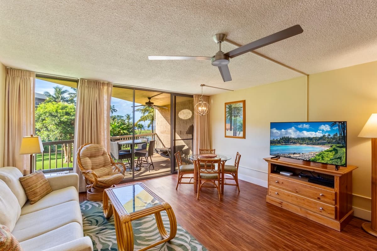 Condo in Kihei · ★4.94 · 1 bedroom · 2 beds · 2 private baths - Photo 4