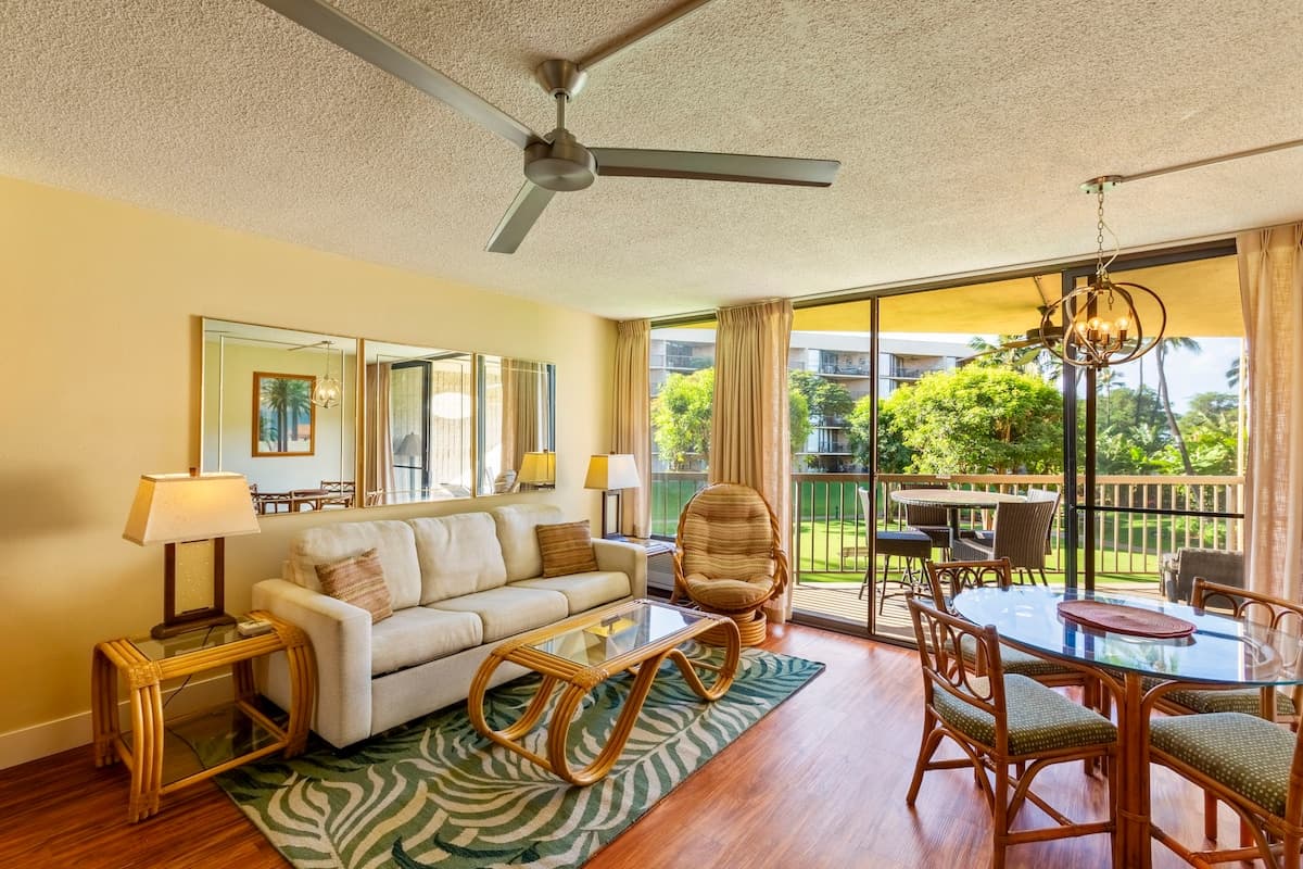 Condo in Kihei · ★4.94 · 1 bedroom · 2 beds · 2 private baths - Photo 3