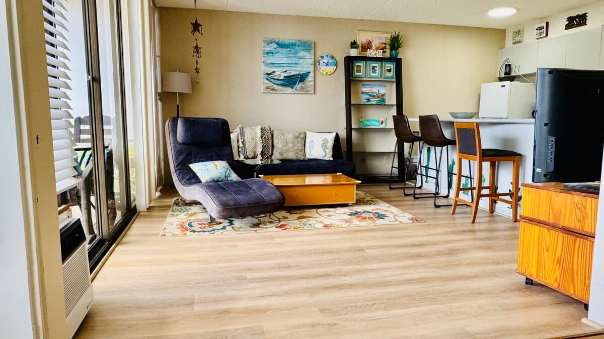 Condo in Honolulu · ★4.85 · 1 bedroom · 2 beds · 1 private bath - Photo 2