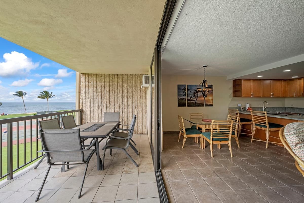 Condo in Kihei · ★4.71 · 2 bedrooms · 4 beds · 2 baths - Photo 3