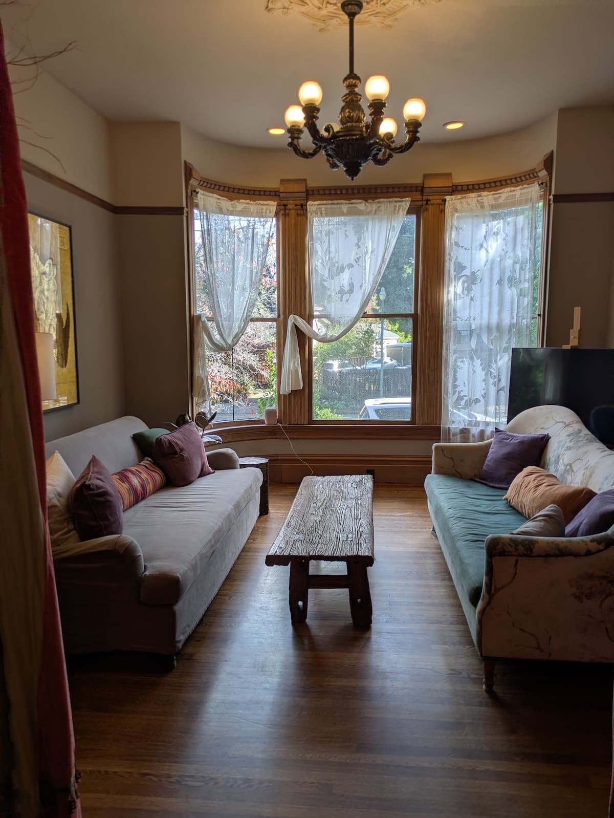 Historic Victorian, Gold Coast, 2 Kitchens, Sauna - Photo 2
