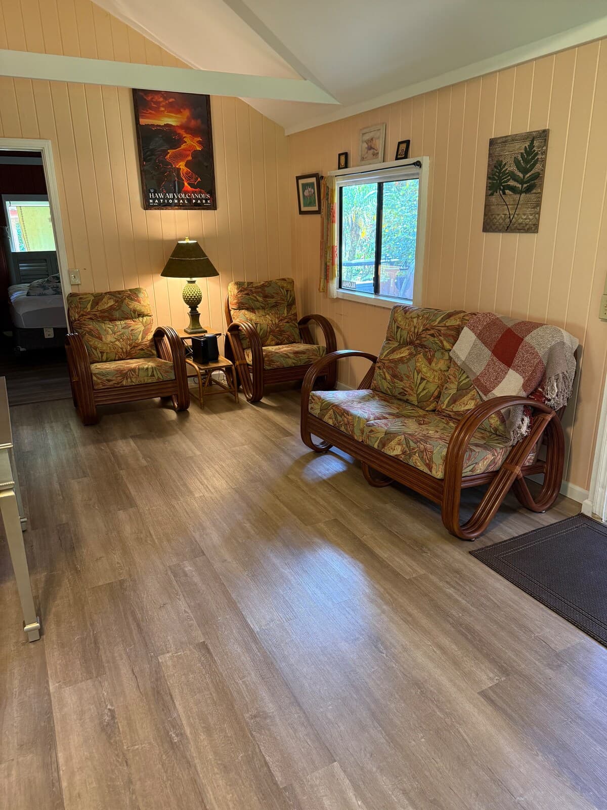Home in Mountain View · ★4.93 · 2 bedrooms · 2 beds · 1.5 baths - Photo 3