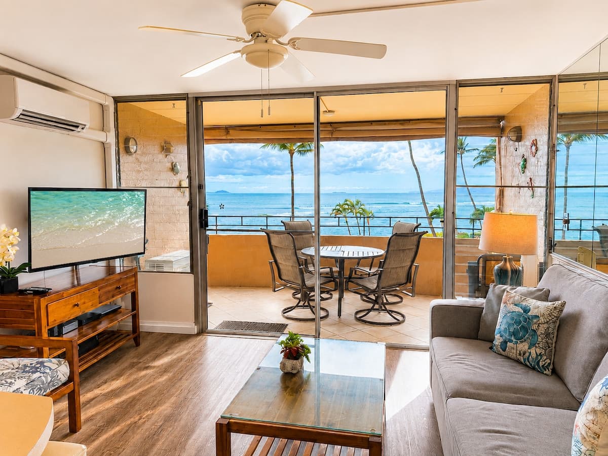 Condo in Wailuku · ★4.9 · 1 bedroom · 2 beds · 1 bath - Photo 1