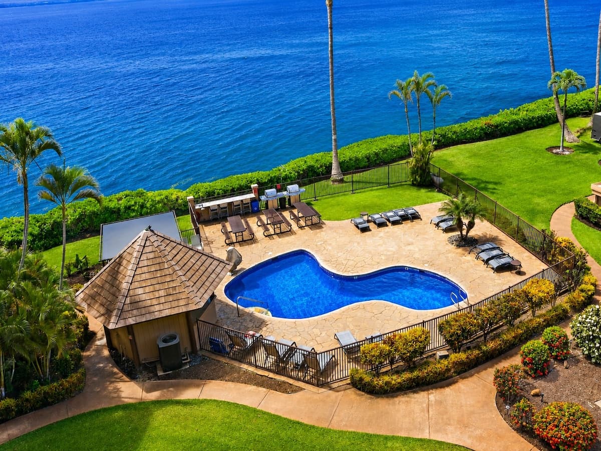 Condo in Wailuku · ★4.9 · 1 bedroom · 2 beds · 1 bath - Photo 2