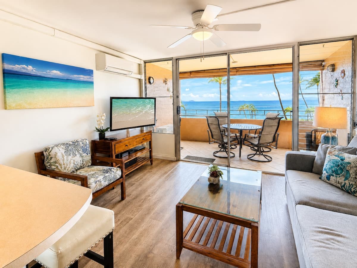 Condo in Wailuku · ★4.9 · 1 bedroom · 2 beds · 1 bath - Photo 5