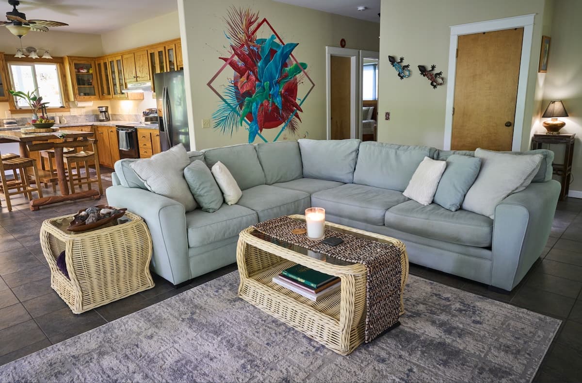 Home in Hilo · ★4.92 · 2 bedrooms · 2 beds · 2 baths - Photo 3