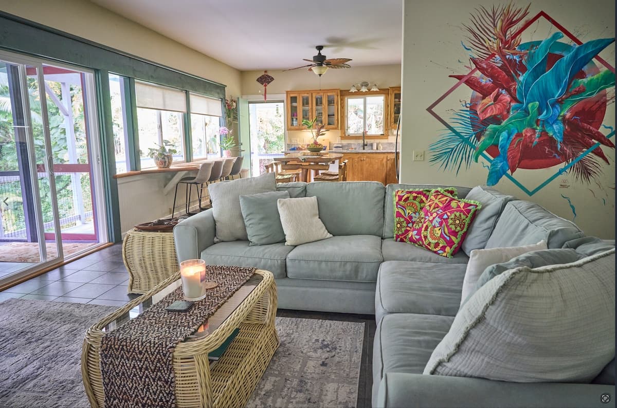 Home in Hilo · ★4.92 · 2 bedrooms · 2 beds · 2 baths - Photo 2